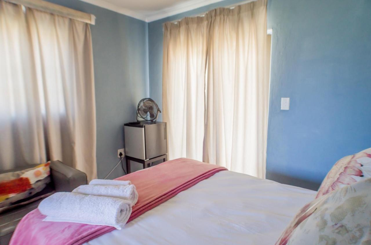 Seroloana Guest House Rustenburg Esterno foto