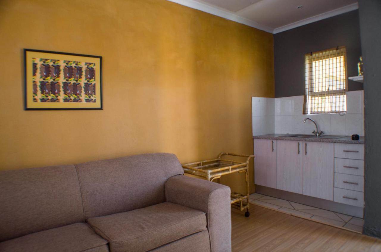 Seroloana Guest House Rustenburg Esterno foto